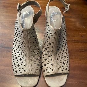 NEW Franco Carto Tan heels